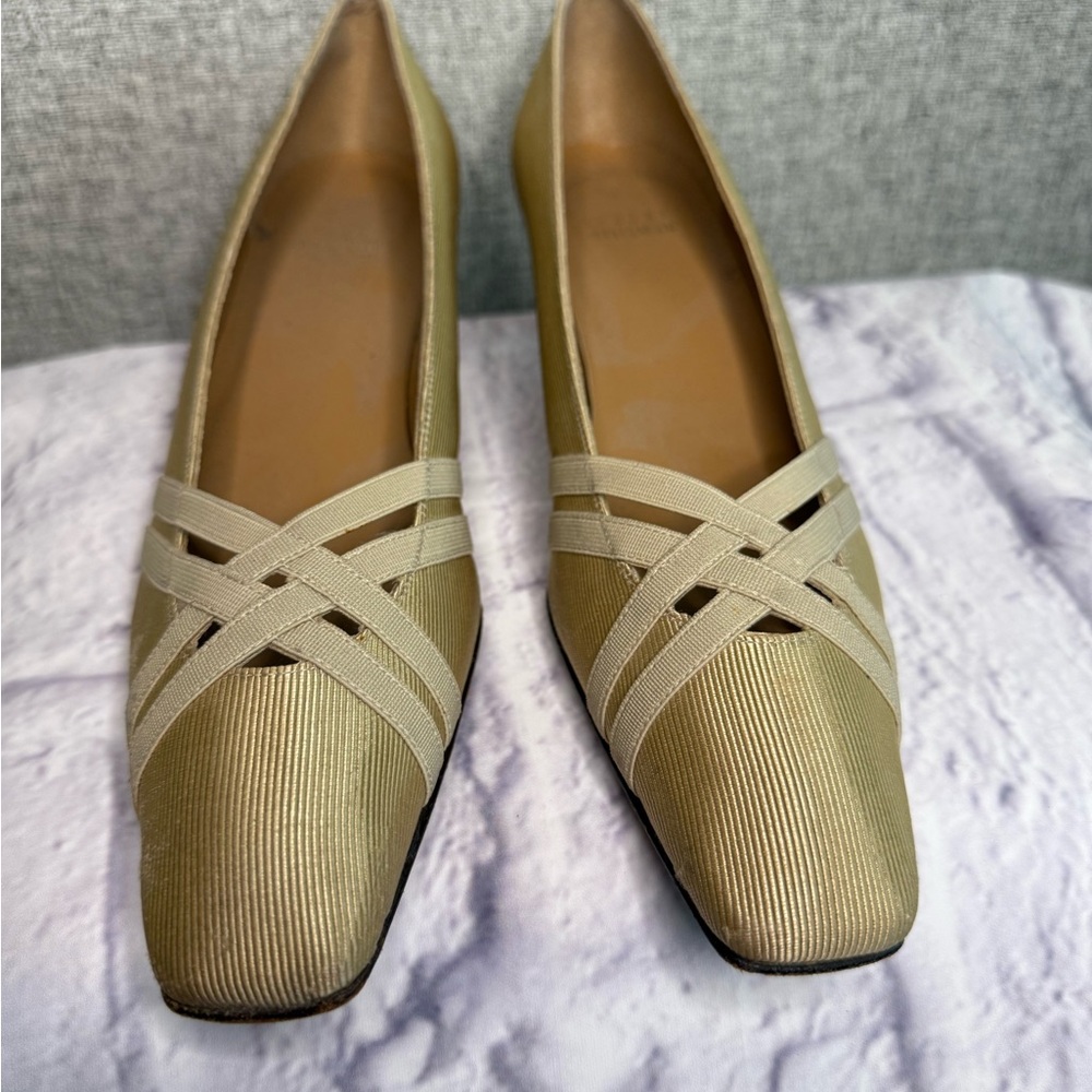 Vintage‎ Stuart Weitzman Gold Cream Pumps Kitten Heel Made in Italy 7.5 Narrow